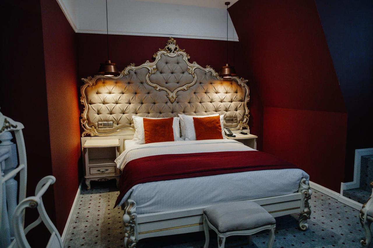 Grand Hotel Lviv Casino & Spa Εξωτερικό φωτογραφία A bedroom at the hotel