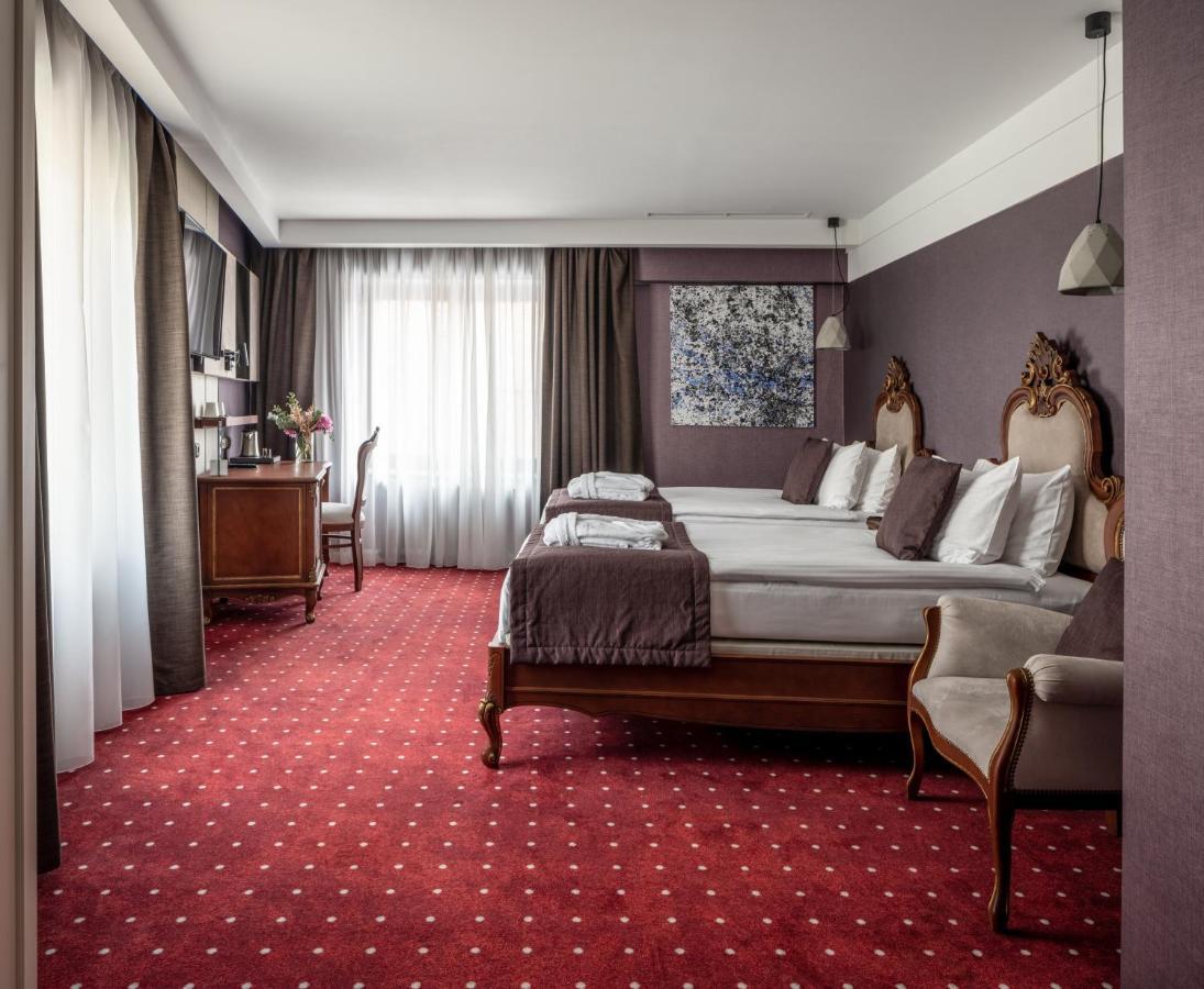 Grand Hotel Lviv Casino & Spa Εξωτερικό φωτογραφία A room at the hotel