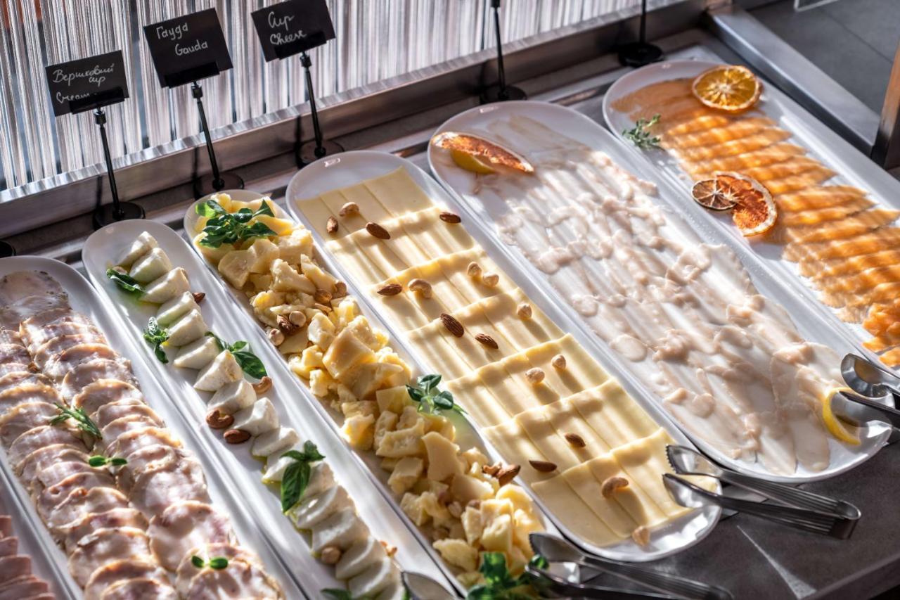 Grand Hotel Lviv Casino & Spa Εξωτερικό φωτογραφία A selection of tapas