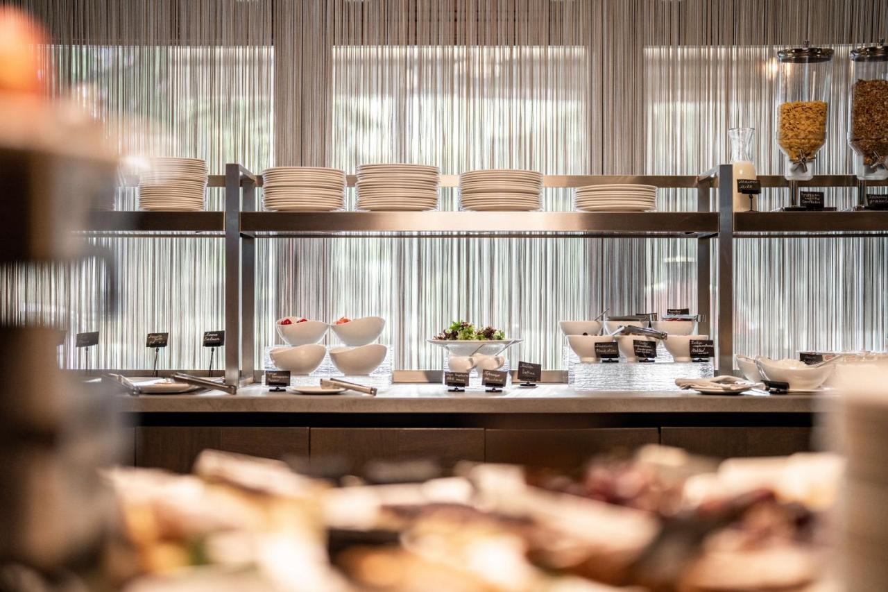Grand Hotel Lviv Casino & Spa Εξωτερικό φωτογραφία The buffet at the restaurant