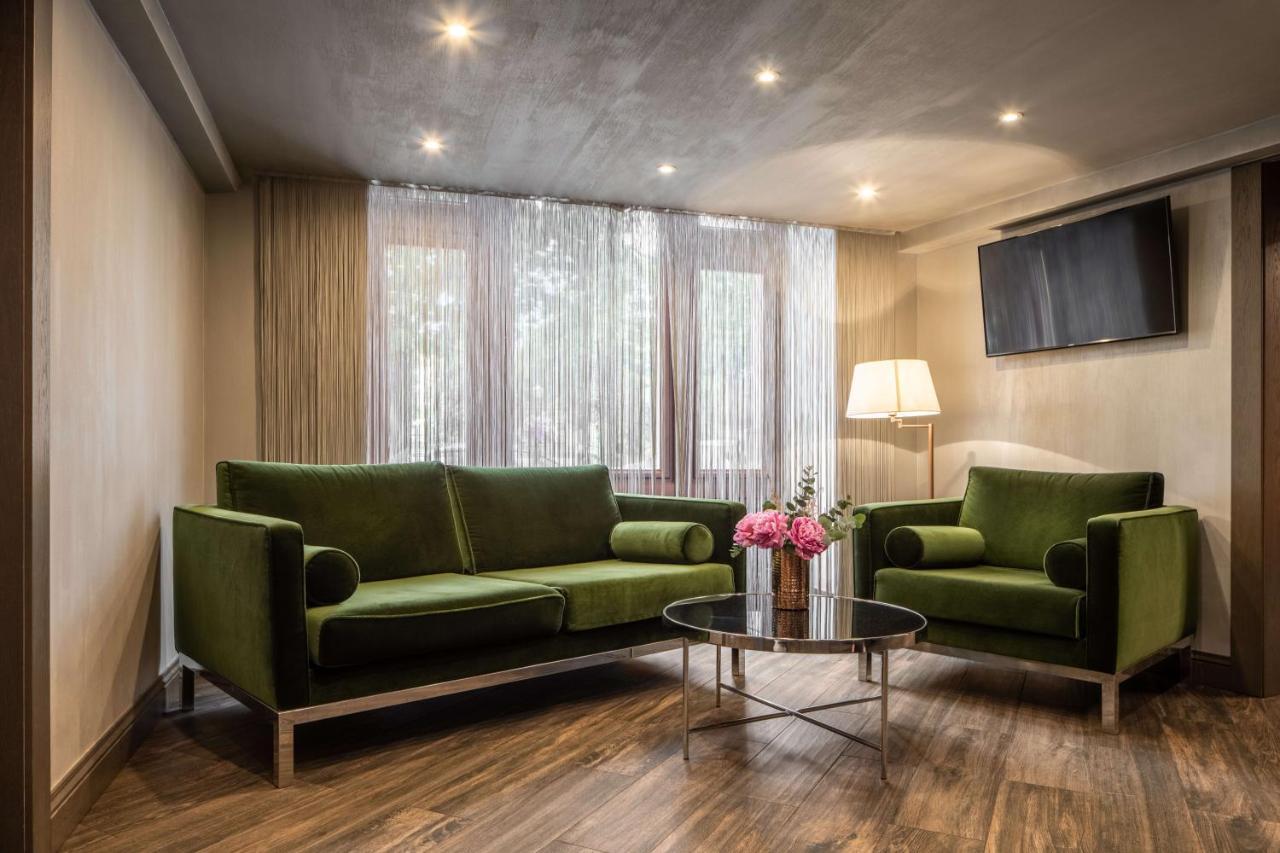 Grand Hotel Lviv Casino & Spa Εξωτερικό φωτογραφία A living room at the hotel