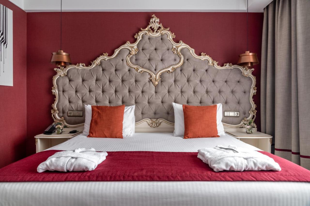 Grand Hotel Lviv Casino & Spa Εξωτερικό φωτογραφία A bedroom at the hotel