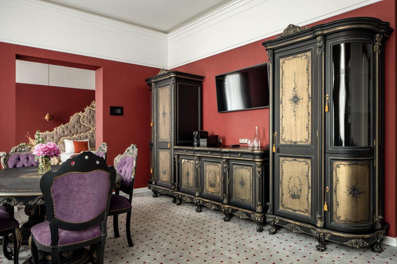 Grand Hotel Lviv Casino & Spa Εξωτερικό φωτογραφία A typical interior of a suite