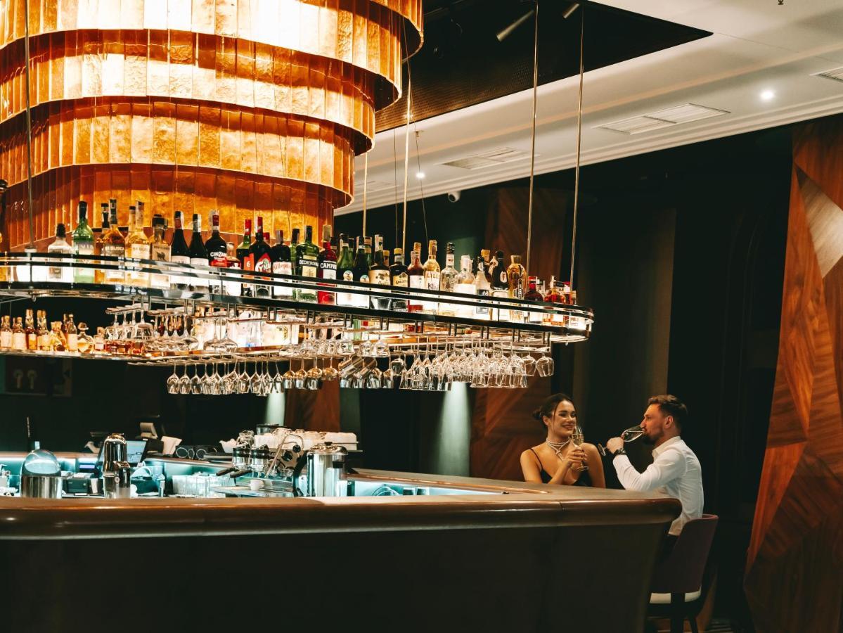 Grand Hotel Lviv Casino & Spa Εξωτερικό φωτογραφία The bar at the restaurant
