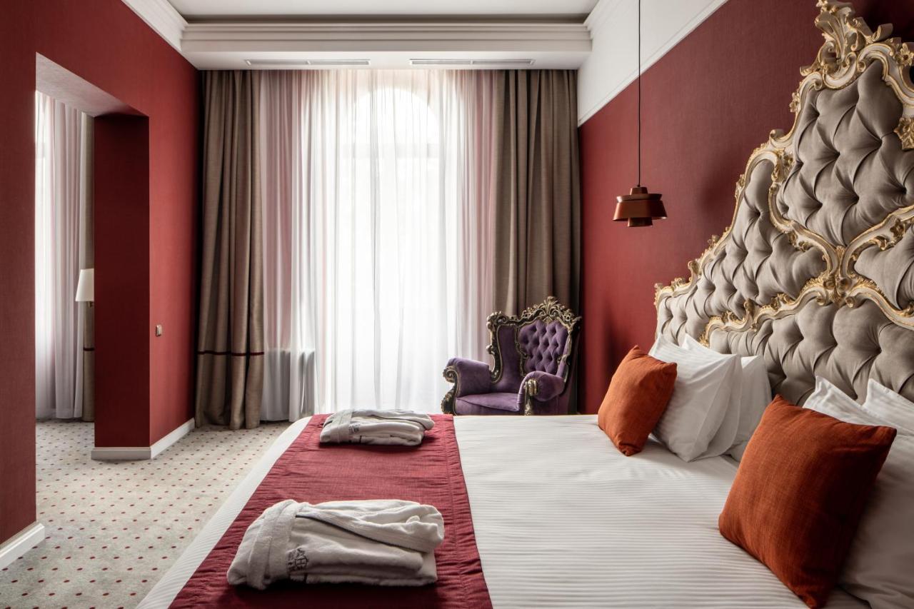 Grand Hotel Lviv Casino & Spa Εξωτερικό φωτογραφία A room at the hotel
