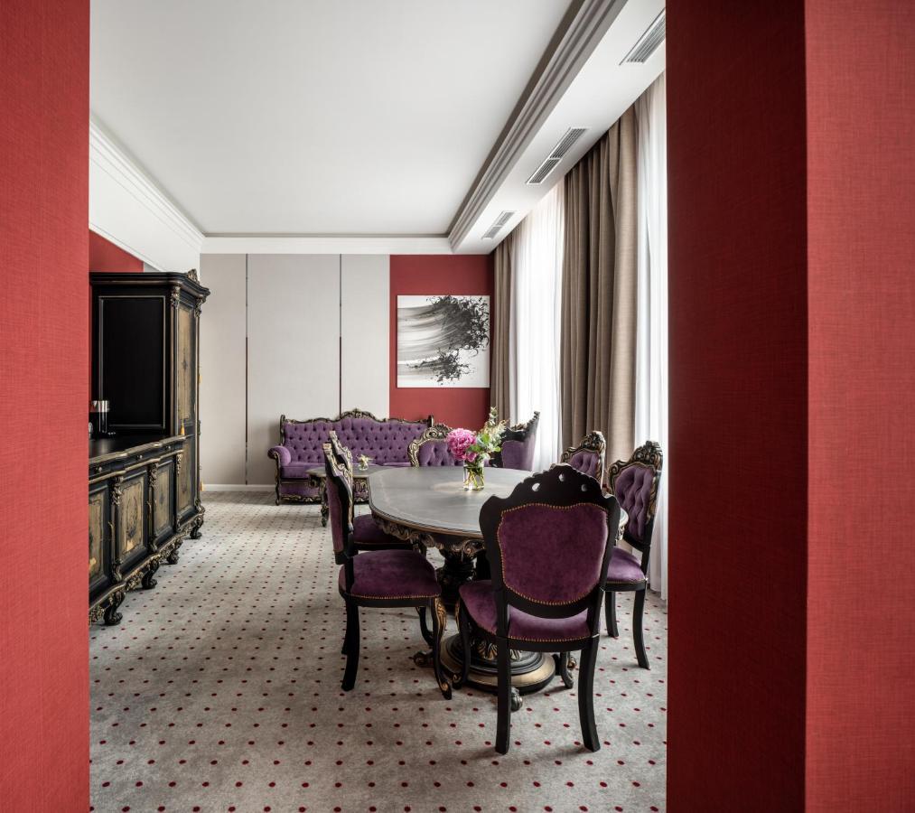 Grand Hotel Lviv Casino & Spa Εξωτερικό φωτογραφία A suite at the hotel