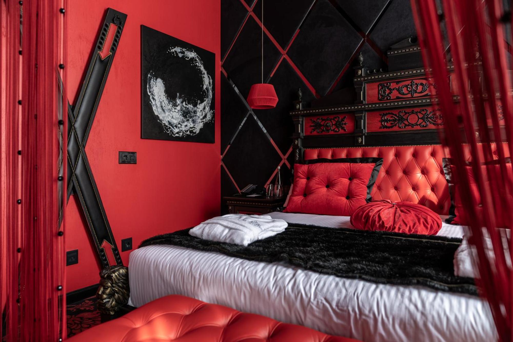 Grand Hotel Lviv Casino & Spa Εξωτερικό φωτογραφία A room at the 200 Club
