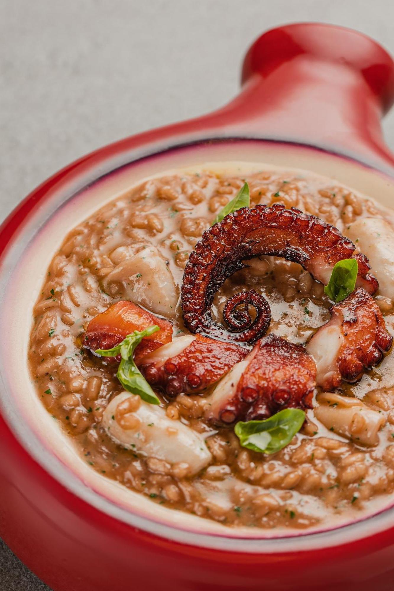 Grand Hotel Lviv Casino & Spa Εξωτερικό φωτογραφία Octopus with fava beans