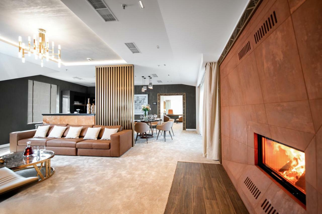 Grand Hotel Lviv Casino & Spa Εξωτερικό φωτογραφία Interior of a house